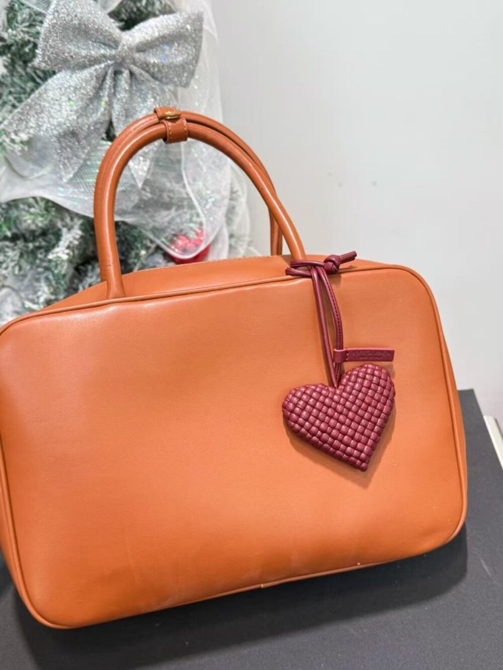🌅Bottega Veneta Heart Charm